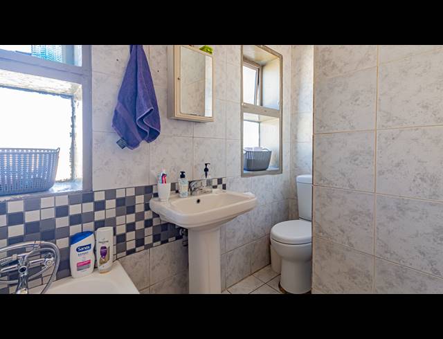 3 BEDROOM APARTMENT FOR SALE IN WINCHESTER HILLS